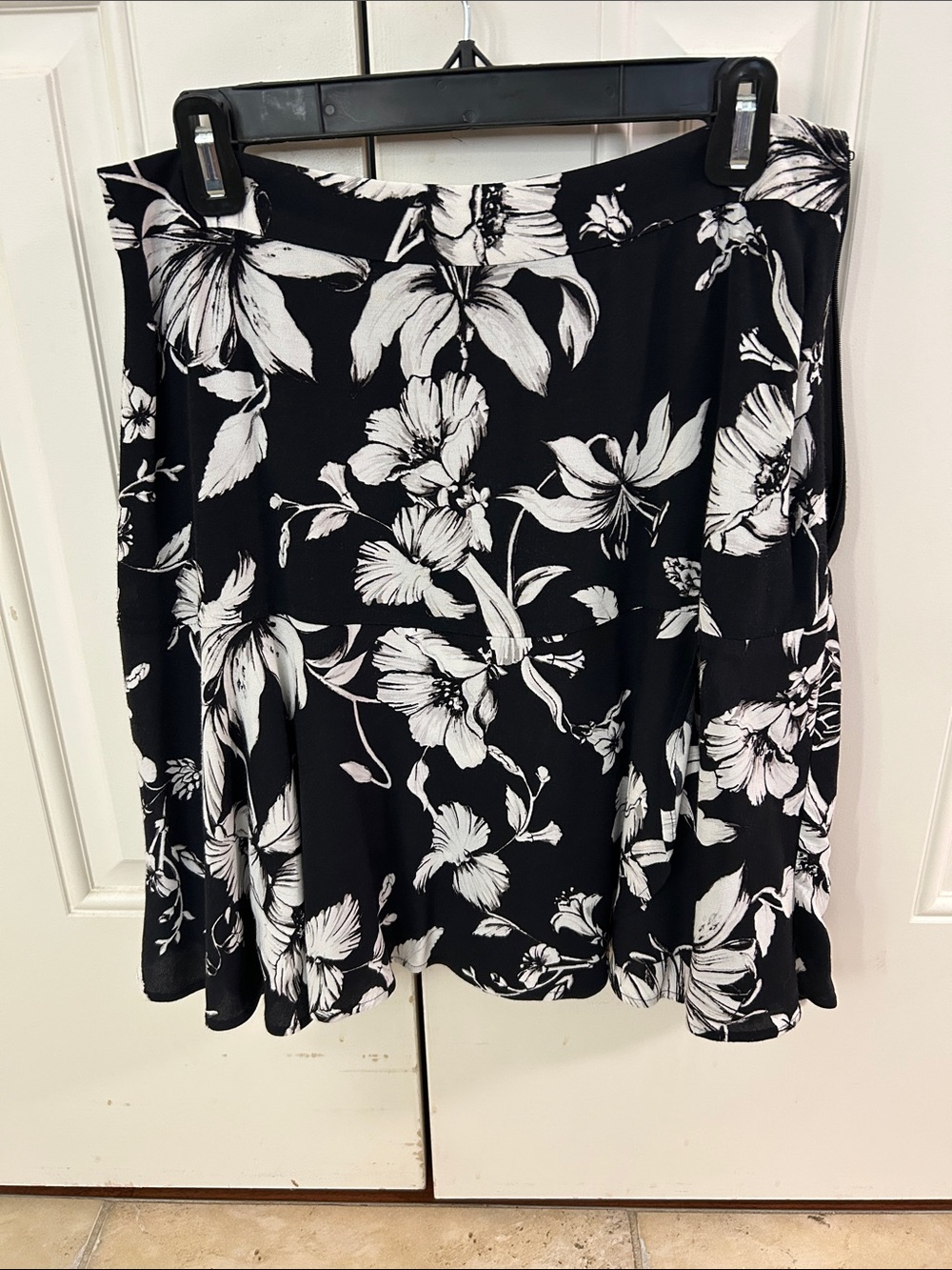 White House Black Market Black and White Floral A-Line Skirt